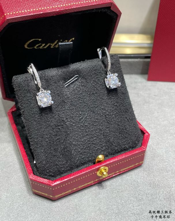 9 2  5  Delicate and thick Cartier horn earrings, a jewelry that expresses the spirit of freedom, witnessing the legendary love of the unswerving, witnessing the intimacy of lovers, love without end ......