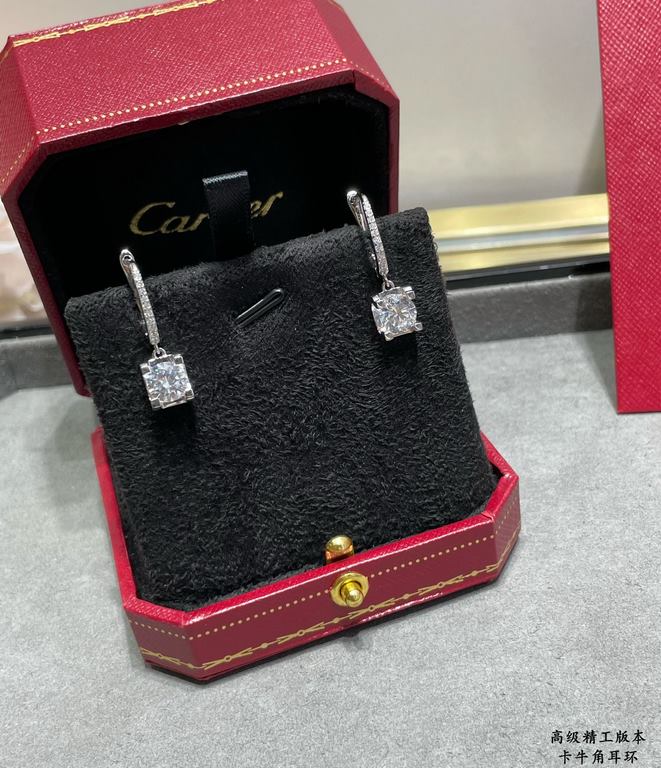 9 2  5  Delicate and thick Cartier horn earrings, a jewelry that expresses the spirit of freedom, witnessing the legendary love of the unswerving, witnessing the intimacy of lovers, love without end ......