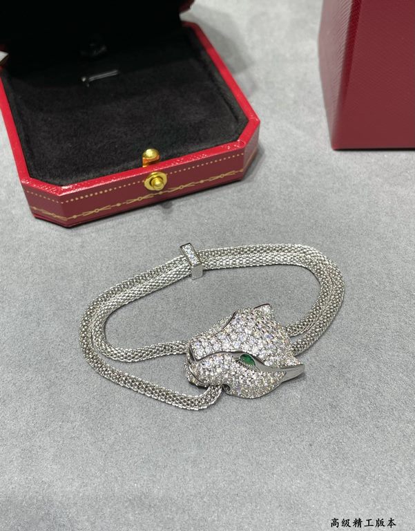 Cartier Leopard Head Bracelet, super dominant leopard, each product Teacher Fu carved carefully to present the most perfect product! Absolute poison level!