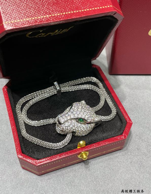 Cartier Leopard Head Bracelet, super dominant leopard, each product Teacher Fu carved carefully to present the most perfect product! Absolute poison level!