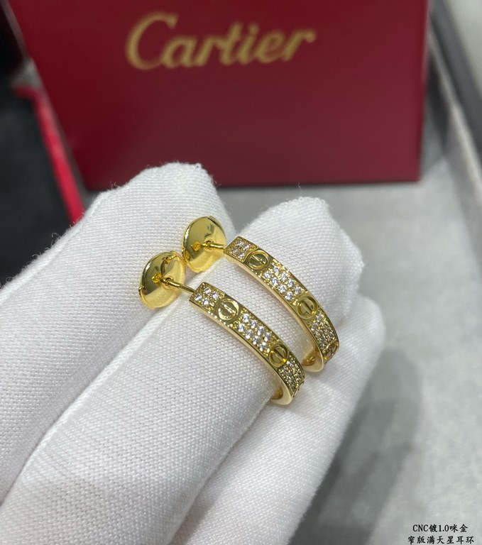 V gold plated mimic gold only do high grade precision version CNC full hand set, Cartier narrow version of the star earrings, earrings on each stone are hand set on the refractive index visible to the naked eye   V gold 