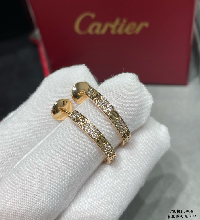 V gold plated mimic gold only do high grade precision version CNC full hand set, Cartier narrow version of the star earrings, earrings on each stone are hand set on the refractive index visible to the naked eye   V gold 