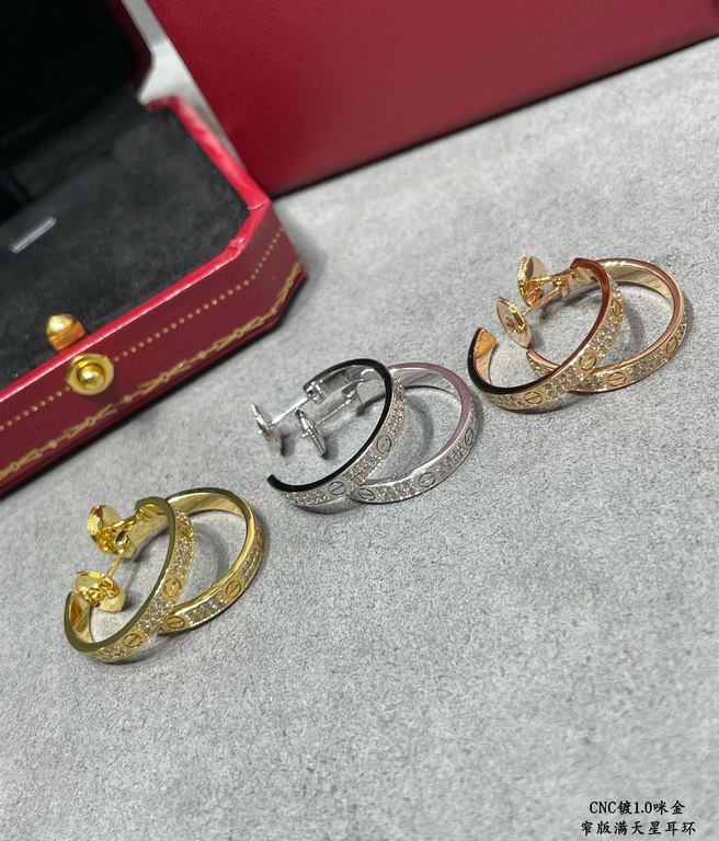 V gold plated mimic gold only do high grade precision version CNC full hand set, Cartier narrow version of the star earrings, earrings on each stone are hand set on the refractive index visible to the naked eye   V gold 