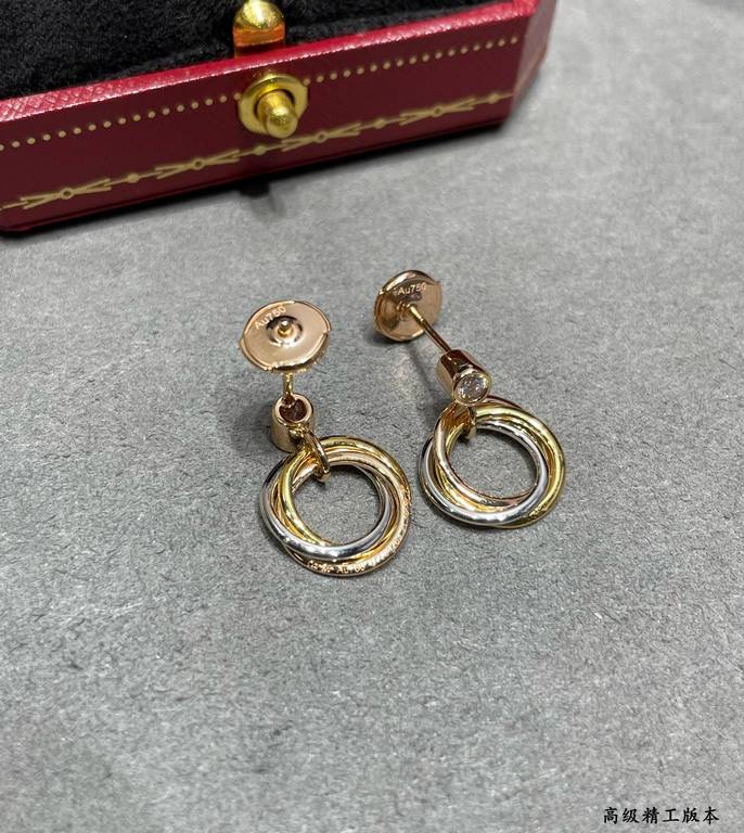 V gold material Cartier triple ring earrings, another classic, ring set Perfect interpretation of symmetrical aesthetics Elegant and generous. Wear comfort is high It is not easy to hook to the items! Real gold texture b