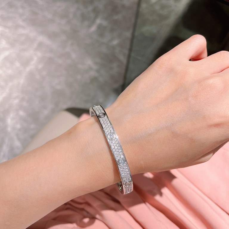 Cartier full star love bracelet   a suitable for couples dating fashion jewelry  ... Promised companionship eternal warmth is what I want to give you the courage to run forward for love to create a happy life!       ... 