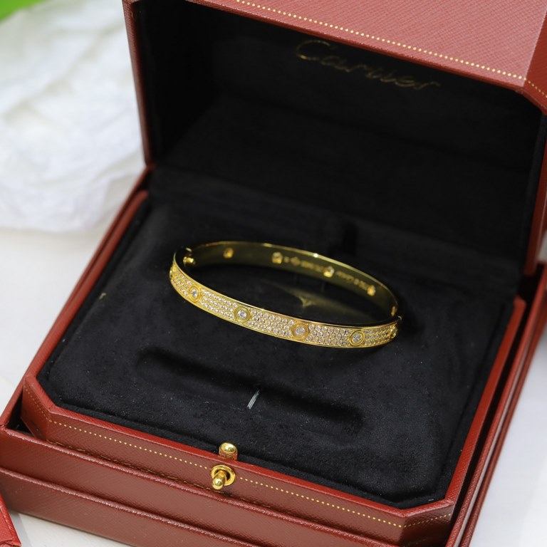 Cartier full star love bracelet   a suitable for couples dating fashion jewelry  ... Promised companionship eternal warmth is what I want to give you the courage to run forward for love to create a happy life!       ... 