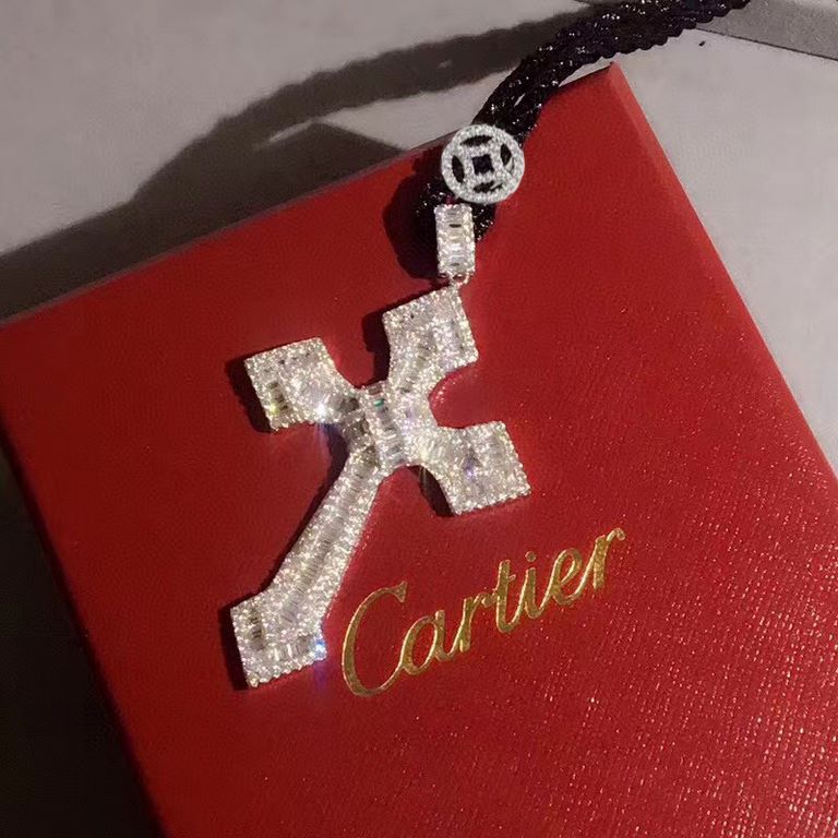 New  Original grade  CARTIER Cartier crystal diamond cross type necklace!    one to one original logo lettering print    imported set diamonds  necklace Exquisite small   Hundreds of models  price pretty    noble atmosph