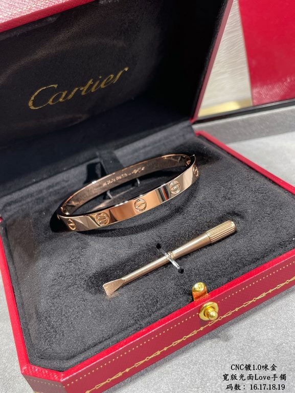 V gold plated 1.0 imitation gold CNC high definition Cartier wide glossy LOVE bracelet   High-grade craftsmanship Nail bit polished treatment Screwdriver opening design  90 degrees to screw the screws  Z out of the head 