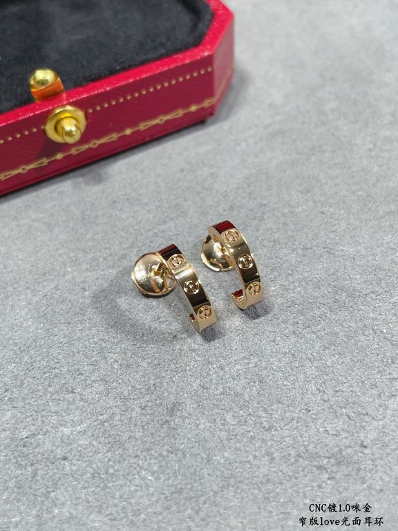 V gold Cartier Cartier CNC narrow glossy LOVE earrings Classic with flying saucer   earplugs [purchasing level]   classic Cartier love series calendered screw print the most classic models do not need to be introduced Ge