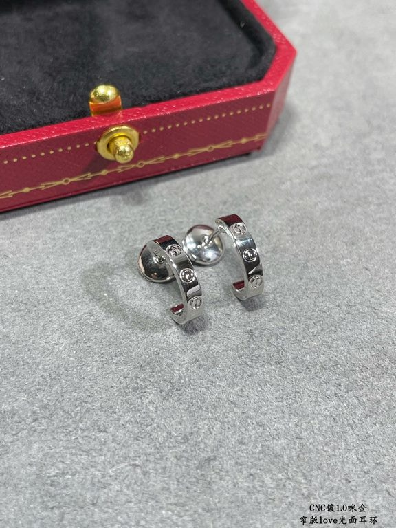 V gold Cartier Cartier CNC narrow glossy LOVE earrings Classic with flying saucer   earplugs [purchasing level]   classic Cartier love series calendered screw print the most classic models do not need to be introduced Ge