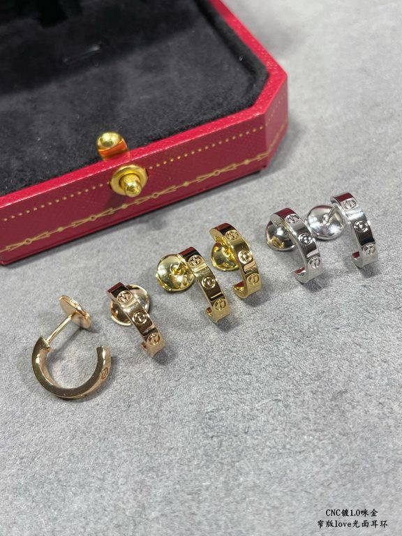 V gold Cartier Cartier CNC narrow glossy LOVE earrings Classic with flying saucer   earplugs [purchasing level]   classic Cartier love series calendered screw print the most classic models do not need to be introduced Ge