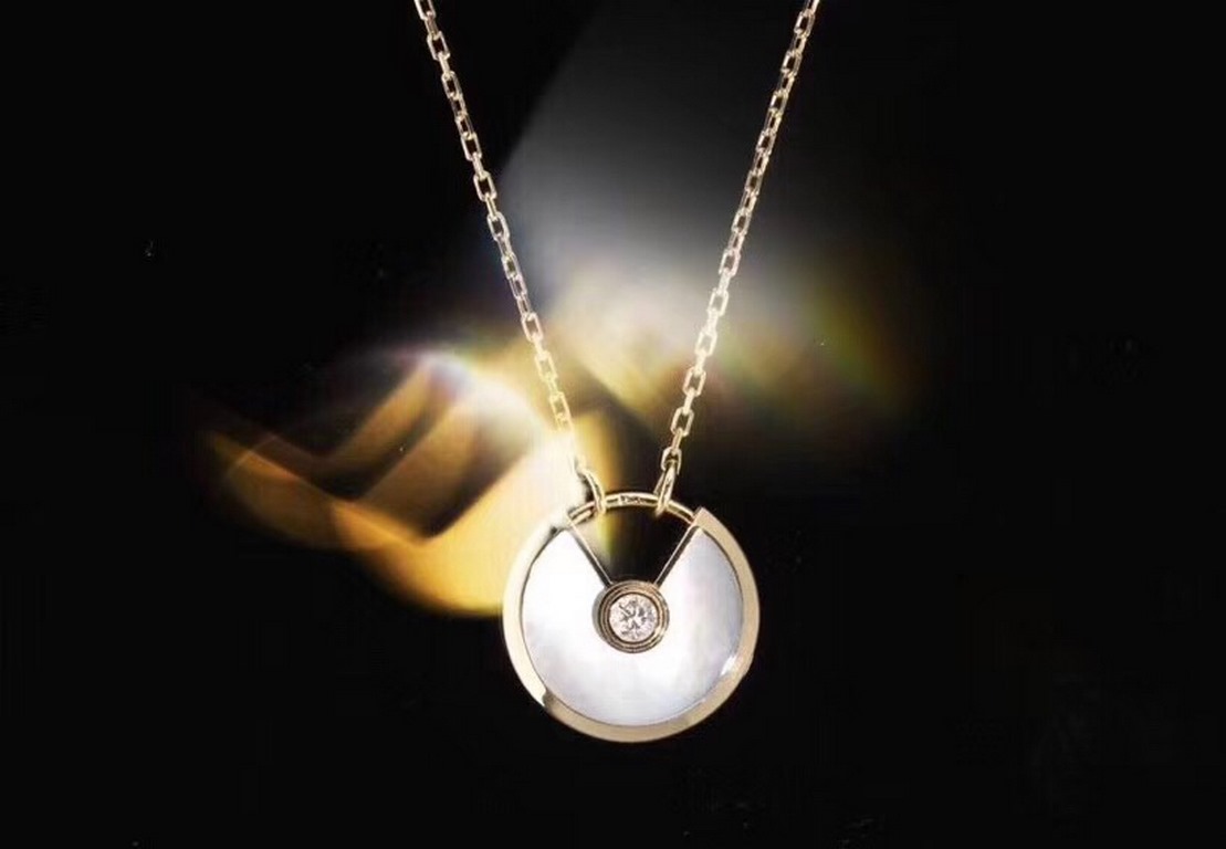 Cartier Amulet Necklace Amulette de Cartier treasures wishes and releases dreams, a variety of different guardian stones to convey strong emotions, like a piece of amulet, or a lock of promise, to spit out the heart's de