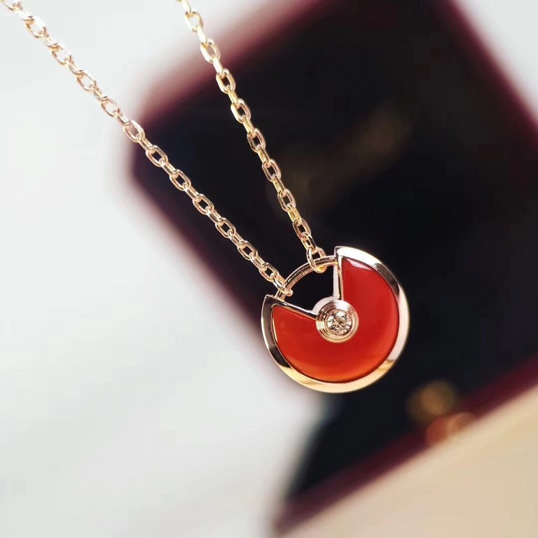 Cartier Amulet Necklace Amulette de Cartier treasures wishes and releases dreams, a variety of different guardian stones to convey strong emotions, like a piece of amulet, or a lock of promise, to spit out the heart's de