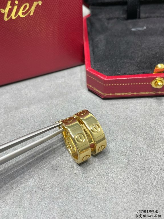 V gold Cartier Cartier CNC wide version of glossy LOVE ear shoot, the classic 【Grade】   Classic Cartier LOVE series The most classic models need not be introduced Germany imports of high-end Three colors can be selected