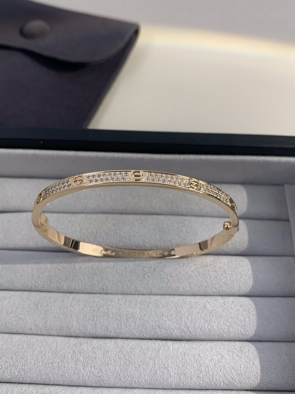 (CNC hand-set version)  Narrow version of the full star couple bracelet three colors rose gold  gold  silver three sizes 16 17 18 -  love series   Leve series   million years of classic bracelets Every time we talk about