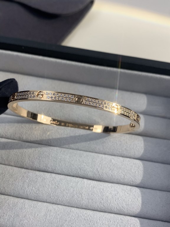 (CNC hand-set version)  Narrow version of the full star couple bracelet three colors rose gold  gold  silver three sizes 16 17 18 -  love series   Leve series   million years of classic bracelets Every time we talk about