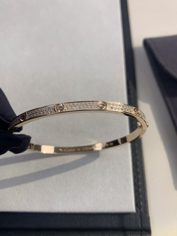 (CNC hand-set version)  Narrow version of the full star couple bracelet three colors rose gold  gold  silver three sizes 16 17 18 -  love series   Leve series   million years of classic bracelets Every time we talk about