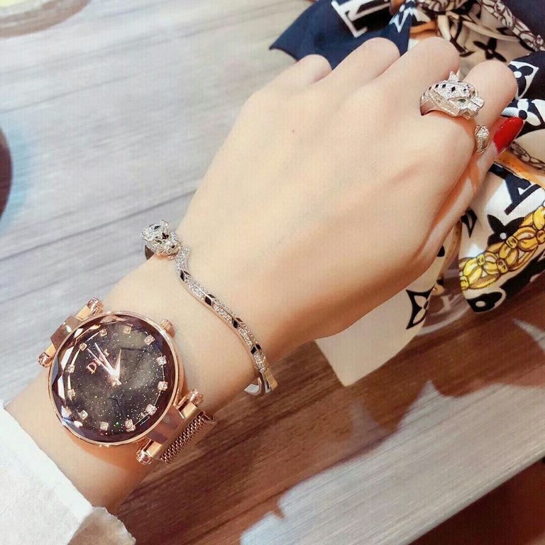 sold crazy star hot push models    Cartier Cartier jewelry collection sexy three-dimensional SOLEIL fashion full of diamonds spotted leopard round bracelet shipment   stars with the same paragraph, beautiful and beautifu