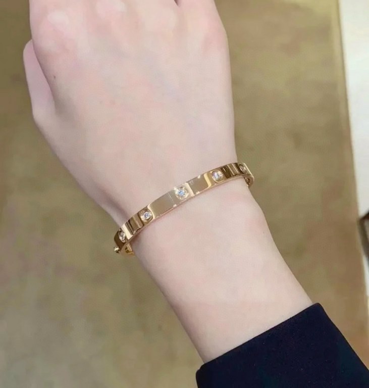 V gold plated 1.0 imitation gold,. CNC High Definition Cartier Wide Ten Diamonds LOVE Bracelet   High-grade craftsmanship Nail bit polished treatment Screwdriver opening design  90 degrees screwing screws On the hand gen