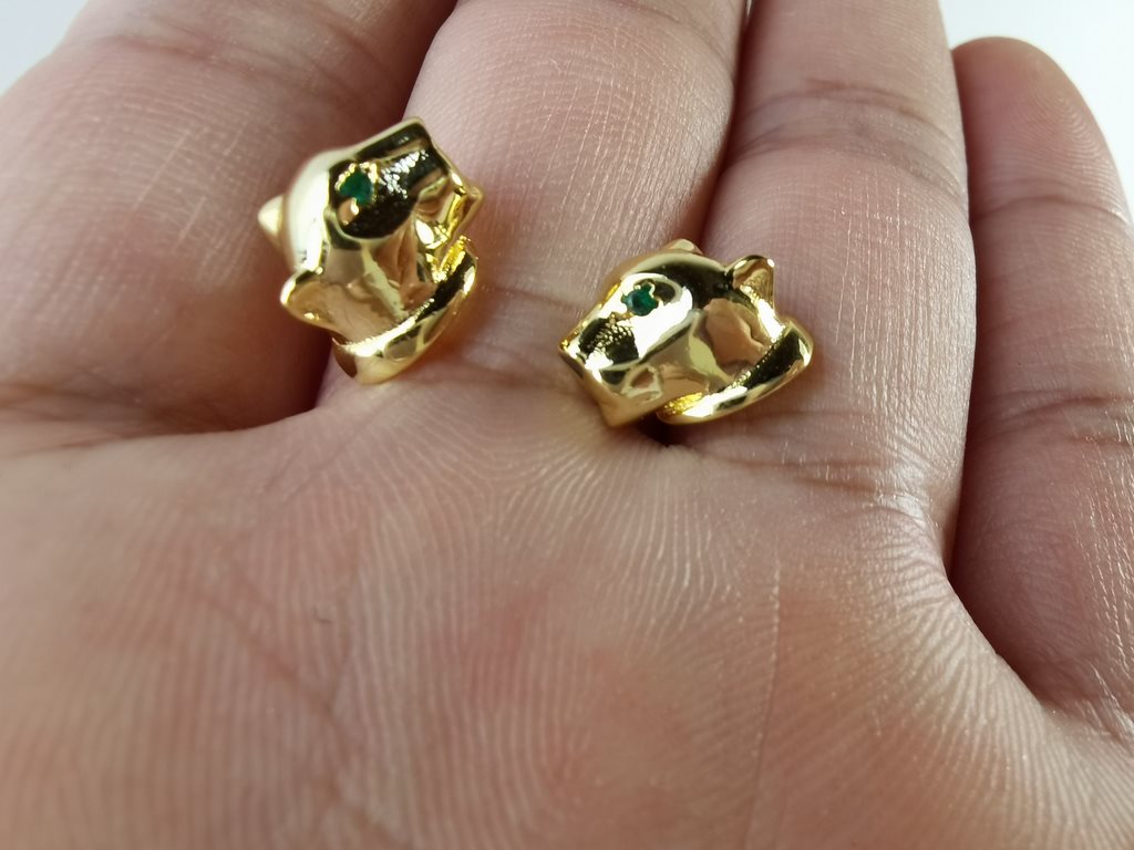 Cartier Cartier [strong] 11 leopard earrings shipping   leopard earrings   classic aristocratic model, luxury full diamond caressing leopard design     exclusive real shot ! With emerald leopard eyes to make the leopard 