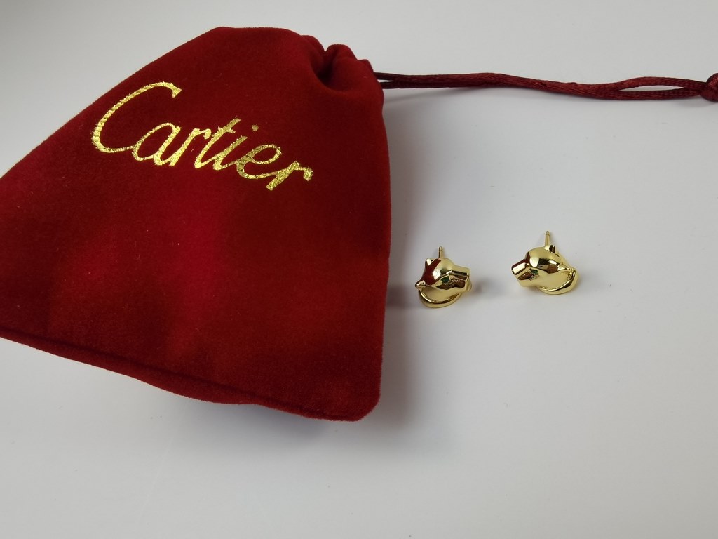 Cartier Cartier [strong] 11 leopard earrings shipping   leopard earrings   classic aristocratic model, luxury full diamond caressing leopard design     exclusive real shot ! With emerald leopard eyes to make the leopard 