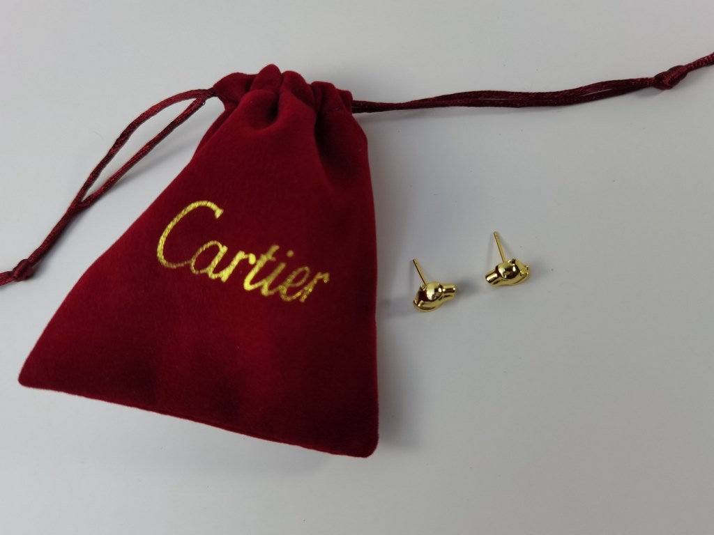 Cartier Cartier [strong] 11 leopard earrings shipping   leopard earrings   classic aristocratic model, luxury full diamond caressing leopard design     exclusive real shot ! With emerald leopard eyes to make the leopard 