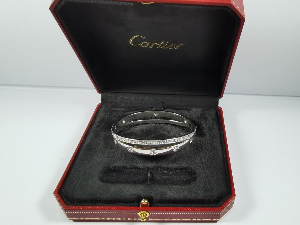 Cartier 2 in 1 double ring bracelet   mother bracelet   screws double ring crossover bracelet   classic generous models, gift to wear themselves Elegant and beautiful to the extreme    sub-golden material electroplated w