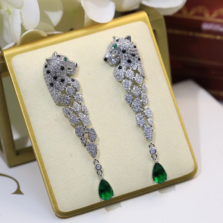 Sell crazy star hot push models    Cartier Cartier Series Jewelry sexy three-dimensional SOLEIL fashion full of diamonds spotted leopard circle tassel emerald earrings earrings shipment   star with the same paragraph, be