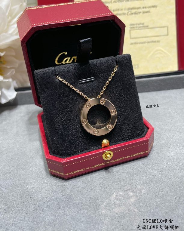 V gold plating 1.0 imitation gold CNC high version Cartier LOVE glossy big cake necklace   real shot   high-end customized    look at the chain plate to see the engraving, and then look at the workmanship original replic