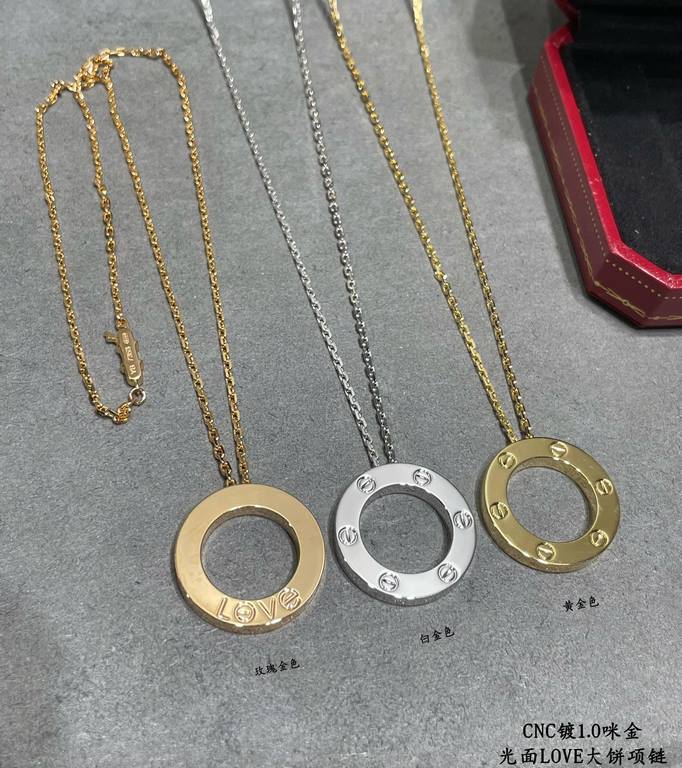 V gold plating 1.0 imitation gold CNC high version Cartier LOVE glossy big cake necklace   real shot   high-end customized    look at the chain plate to see the engraving, and then look at the workmanship original replic