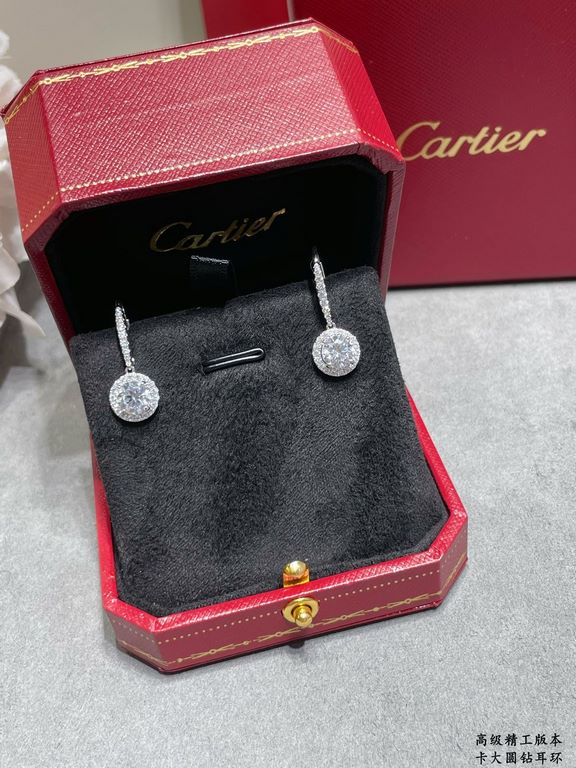 Cartier large round diamond earrings, exquisite   From cutting the main stone to plating to the finished product Very time-consuming. Imported high-carbon diamonds to do the main stone small diamond ring embracing inlays