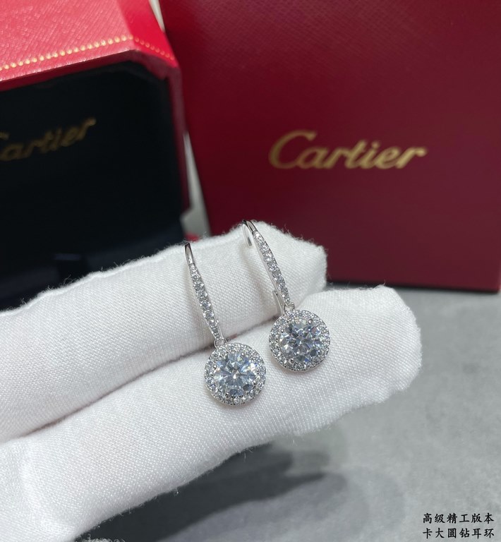 Cartier large round diamond earrings, exquisite   From cutting the main stone to plating to the finished product Very time-consuming. Imported high-carbon diamonds to do the main stone small diamond ring embracing inlays