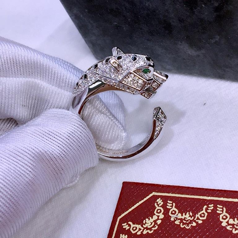 Dominant Spotted Fancy Color Diamond Leopard Head Full Diamond Explosion Ring  Panthère de Cartier Patterned Leopard Ring  18K White Gold Round Brilliant Cut Diamonds. Emerald, cheetah - as Cartier's iconic animal image,