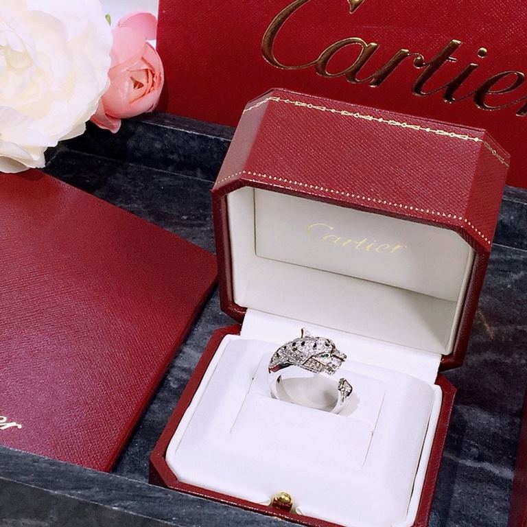 Dominant Spotted Fancy Color Diamond Leopard Head Full Diamond Explosion Ring  Panthère de Cartier Patterned Leopard Ring  18K White Gold Round Brilliant Cut Diamonds. Emerald, cheetah - as Cartier's iconic animal image,