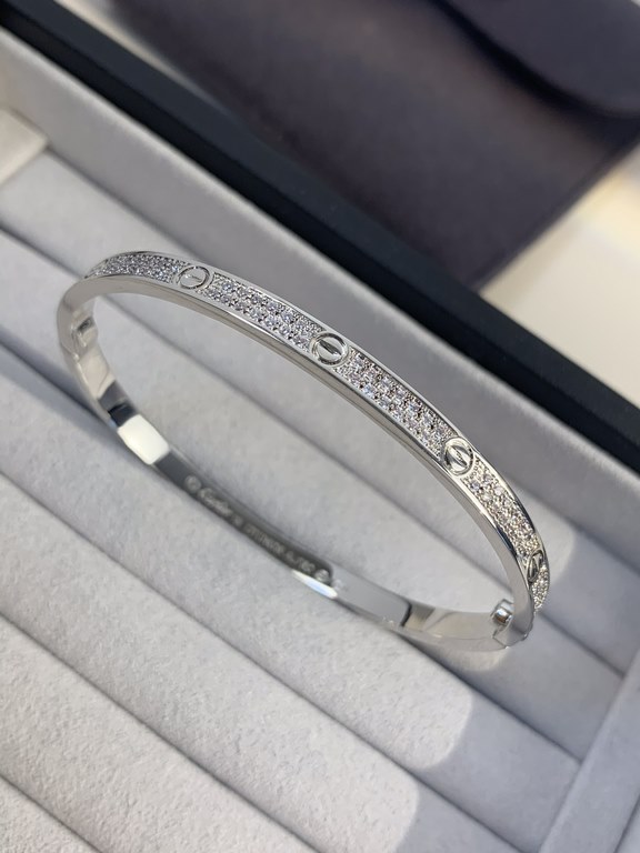 Narrow version of the full star couple bracelet three colors rose gold  gold  silver three sizes 16 17 18 -  love series   Leve series   million years of classic bracelets Every time we talk about Cartier, we will inevit