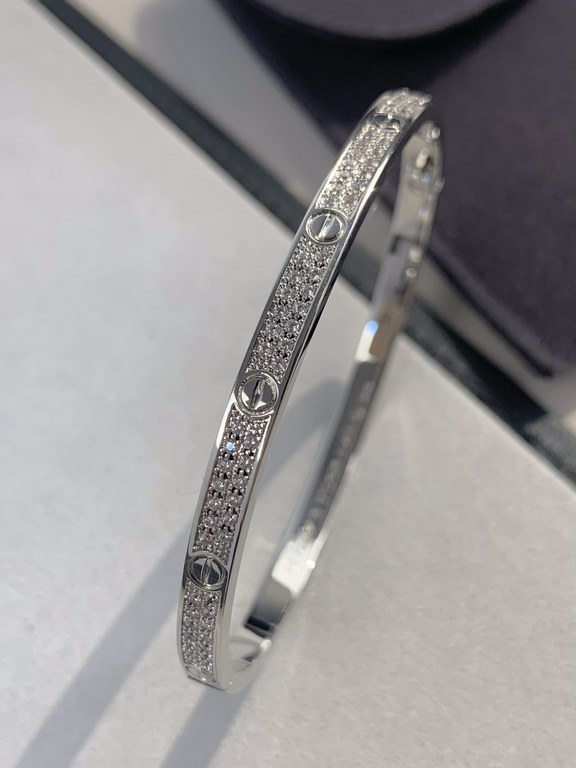 Narrow version of the full star couple bracelet three colors rose gold  gold  silver three sizes 16 17 18 -  love series   Leve series   million years of classic bracelets Every time we talk about Cartier, we will inevit