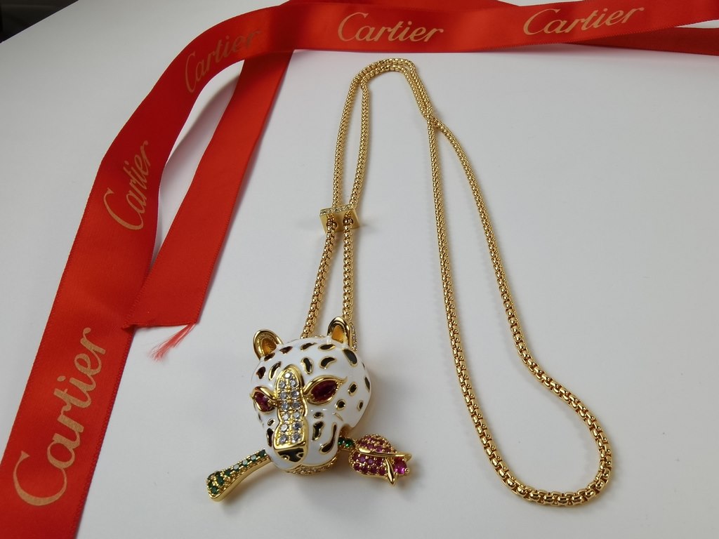 Cartier Cartier 11 Leopard Face Oil Drop Edition Necklace Shipping Classic aristocratic style, luxury full of diamonds and charming leopard design Exclusive photography   Heavy industry to create a perfect replica of the