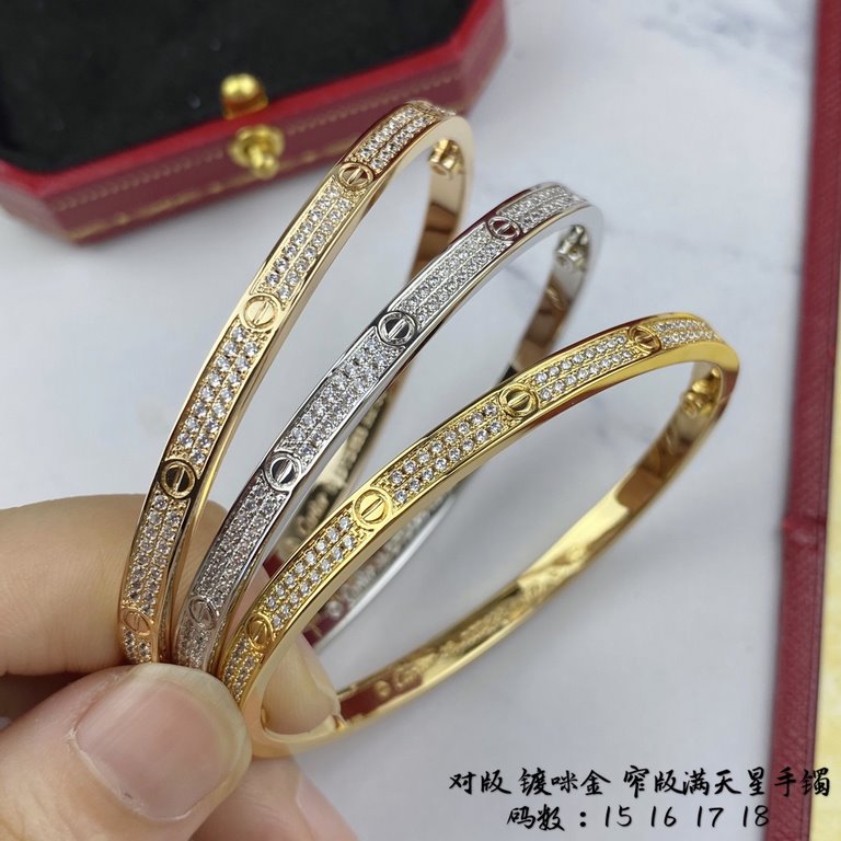 There are a lot of practical things in this world, but the sense of happiness is precious and rare Jewelry is used to remind you to live a delicate life      The word mark upgraded to AU750