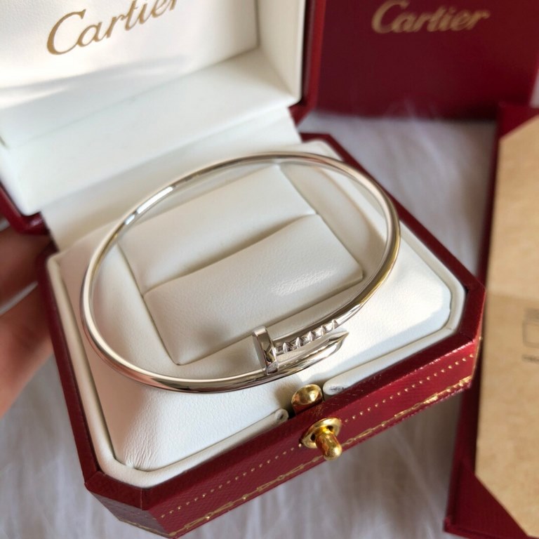 Hollow spring tube Cartier new narrow version of the nail bracelet, to meet your nail dream counter Cartier China line exclusive debut of the main push explosive models narrow version of the good delicate said hand fine 