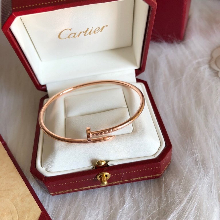 Hollow spring tube Cartier new narrow version of the nail bracelet, to meet your nail dream counter Cartier China line exclusive debut of the main push explosive models narrow version of the good delicate said hand fine 