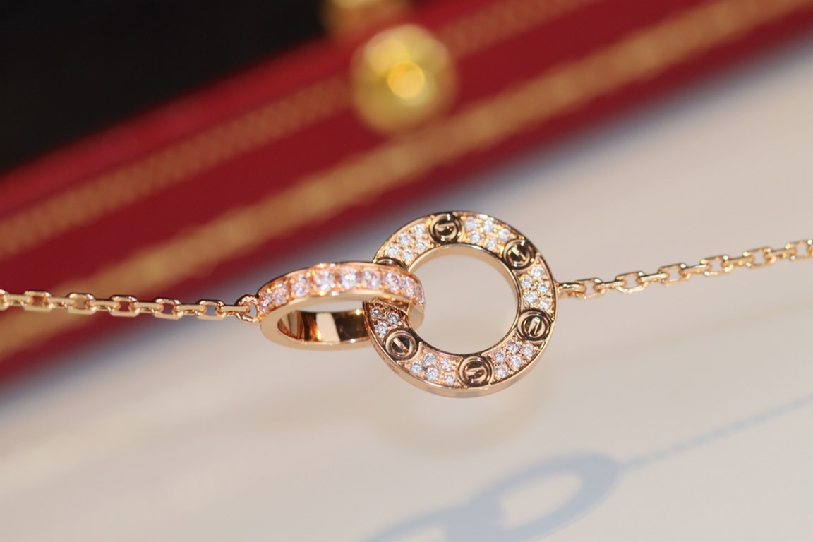 Cartier Necklace Classic Love full diamond big cake double ring necklace. Classic big brand work, the round cake, screws, full of diamonds in one, one side full of diamonds, one side without diamonds, is a very hot one i