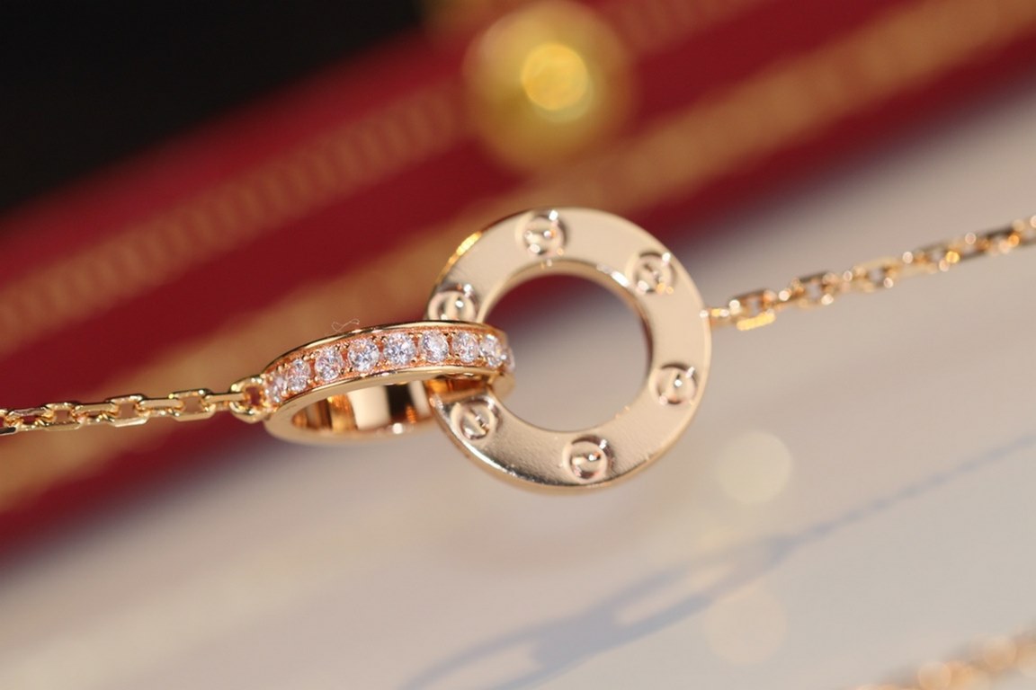 Cartier Necklace Classic Love full diamond big cake double ring necklace. Classic big brand work, the round cake, screws, full of diamonds in one, one side full of diamonds, one side without diamonds, is a very hot one i