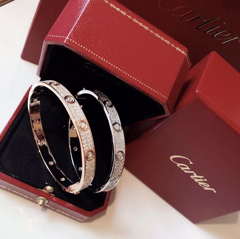 Cartier Cartier full star bracelet, the official website selected models Exclusive high-end quality real picture   on behalf of the purchase level   exquisite and delicate workmanship   heavy version   super fairy aesthe