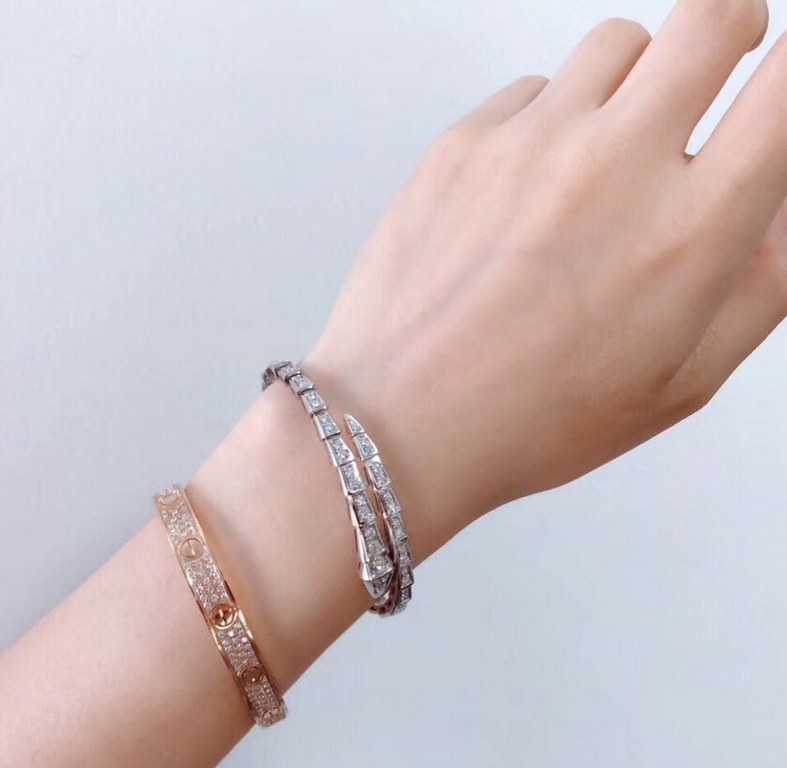 Cartier Cartier full star bracelet, the official website selected models Exclusive high-end quality real picture   on behalf of the purchase level   exquisite and delicate workmanship   heavy version   super fairy aesthe