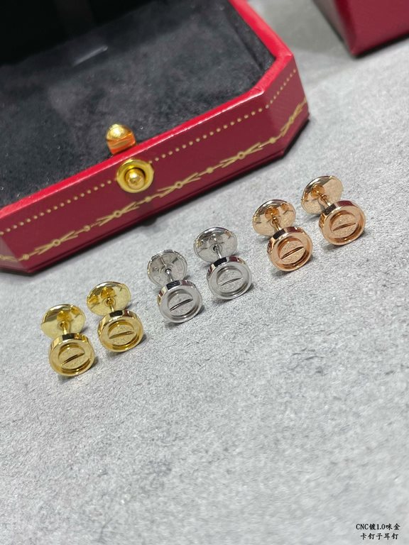 V gold material Cartier nail earrings to meet your nail dream counter Cartier China line exclusive debut of the main push pop models good delicate said sister's welfare ah ~