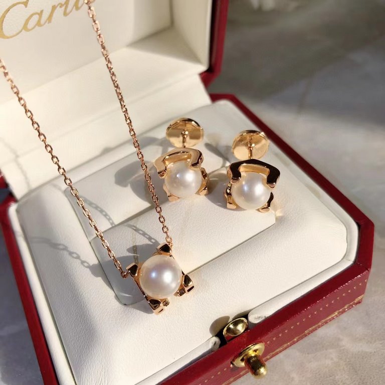 (with flying saucer earplugs) Cartier Cartier ox horn pearl necklace earrings  the most classic and popular one earrings     Eternal classic In recent years it is very hot High-end 925 Sterling Silver inlaid pearl set Th