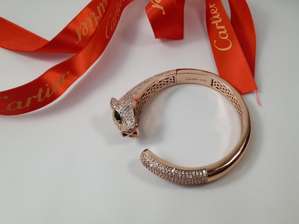 Cartier Cartier Leopard Half Diamond Bracelet One of the symbols of the brand Classic Leopard Head Emerald Gemstone Cartier classic masterpiece, enduring  Legendary classic, has been popular needless to say The original 