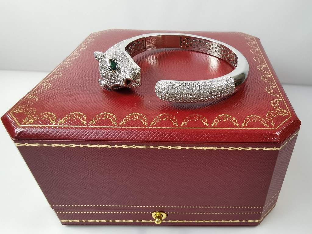 Cartier Cartier Leopard Half Diamond Bracelet One of the symbols of the brand Classic Leopard Head Emerald Gemstone Cartier classic masterpiece, enduring  Legendary classic, has been popular needless to say The original 