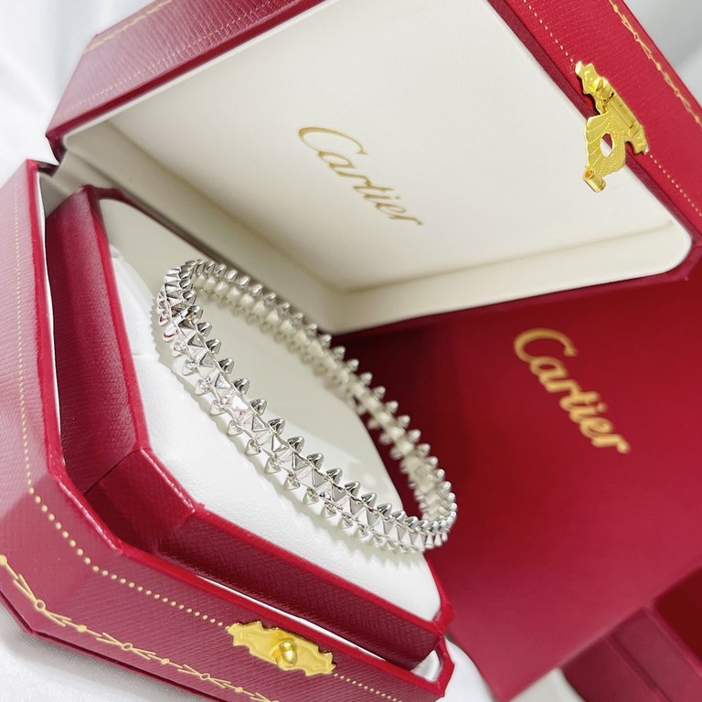 Cartier New version of the willow nail bracelet, the most popular one very personalized one. Eternal classic in recent years is very hot High-end V gold plating thick gold micro-setting material The same craftsmanship, n