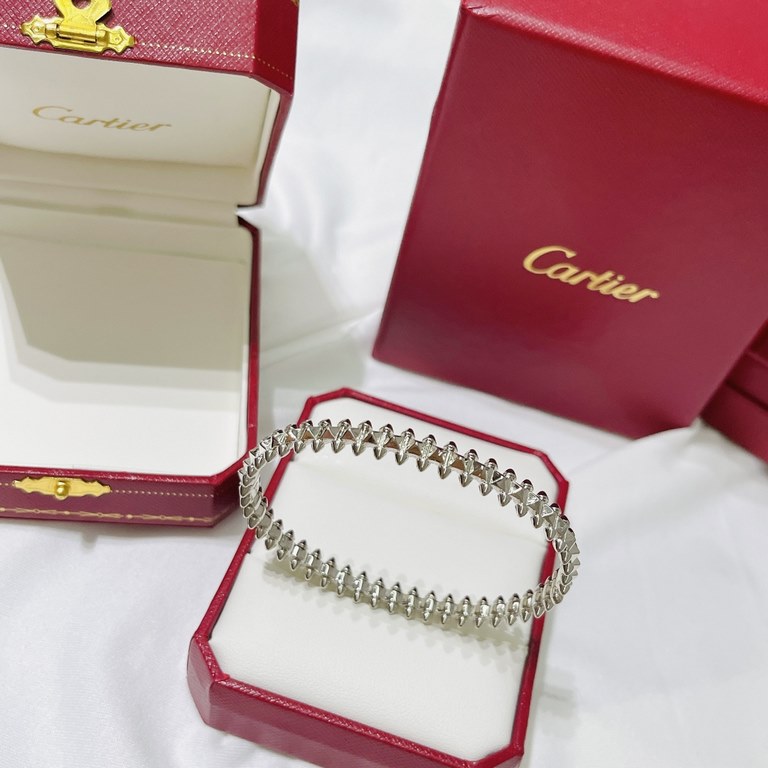 Cartier New version of the willow nail bracelet, the most popular one very personalized one. Eternal classic in recent years is very hot High-end V gold plating thick gold micro-setting material The same craftsmanship, n